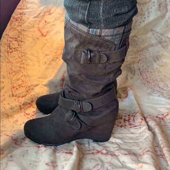 Charcoal Wedge boots faux suede - Picture 2 of 3